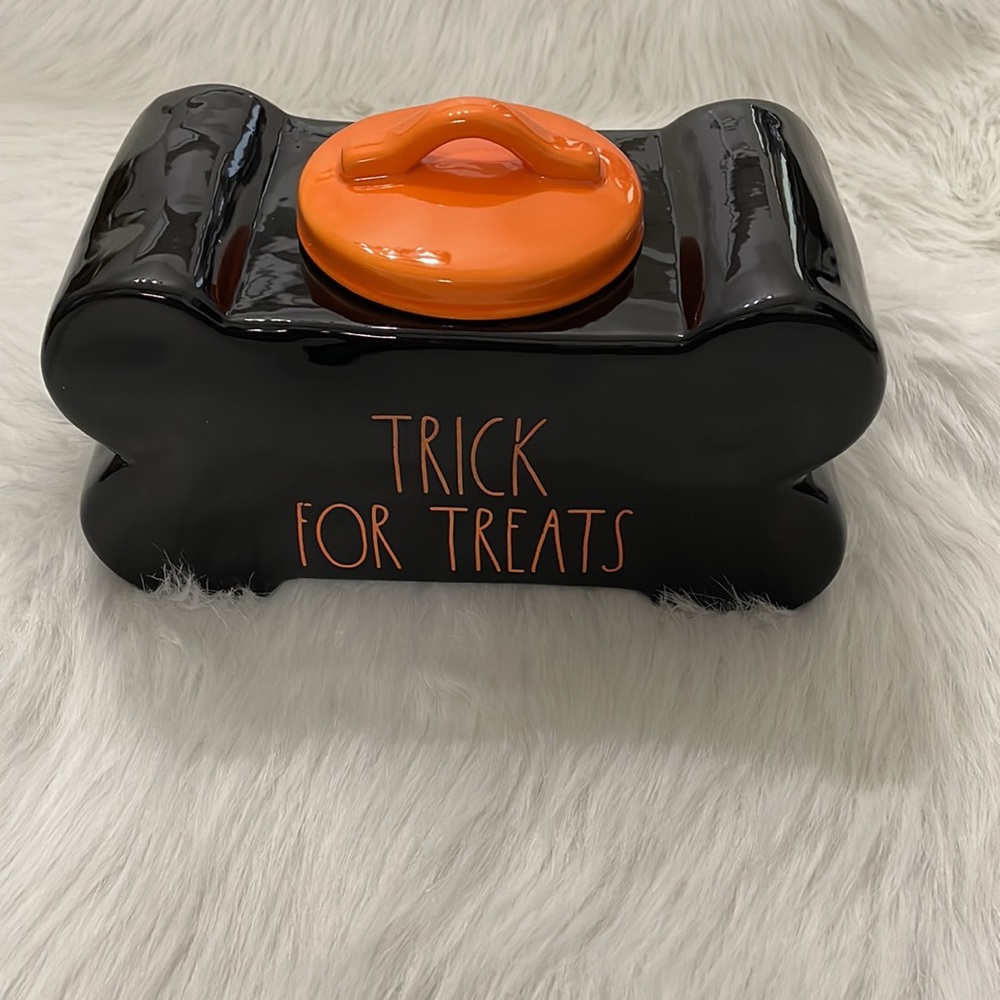 NWOT Rae Dunn "Tricks For Treats" Pet Treat
